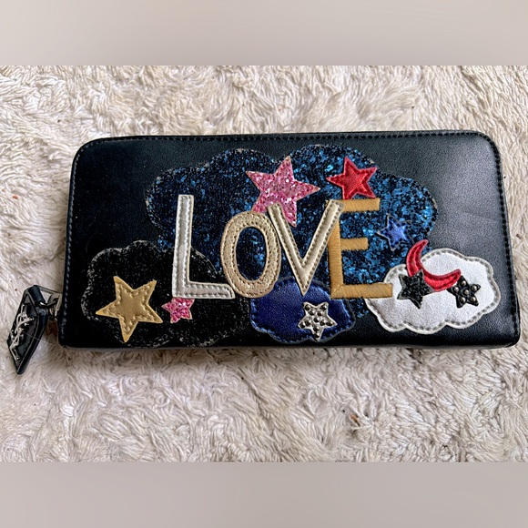 Yves Saint Laurent Handbags - Yve Saint Laurent ysl Love patch zip around wallet